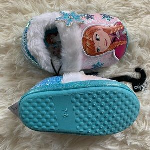 Frozen slippers size 7/8 toddler